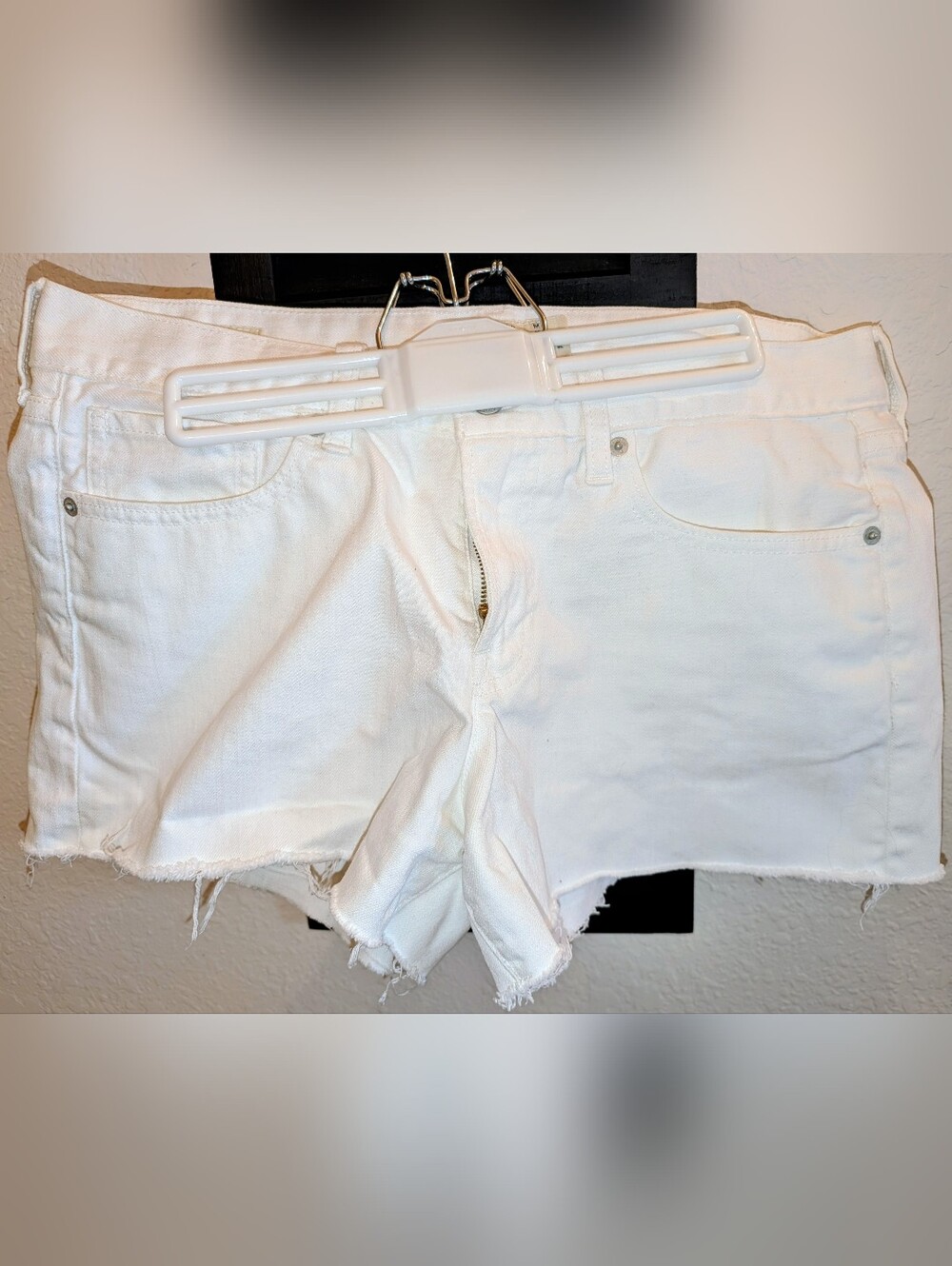 ⭐NWOT Never Worn!⭐Women’s Lucky Brand White Denim Cutoff Shorts Size 10/30